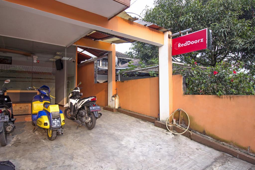 Reddoorz Syariah Near Btc Fashion Mall Μπαντούνγκ Εξωτερικό φωτογραφία