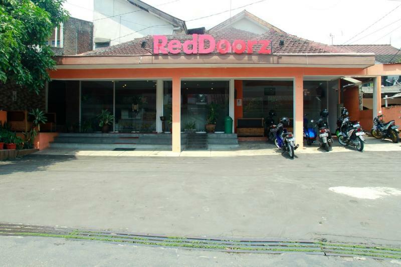 Reddoorz Syariah Near Btc Fashion Mall Ξενοδοχείο Μπαντούνγκ Εξωτερικό φωτογραφία